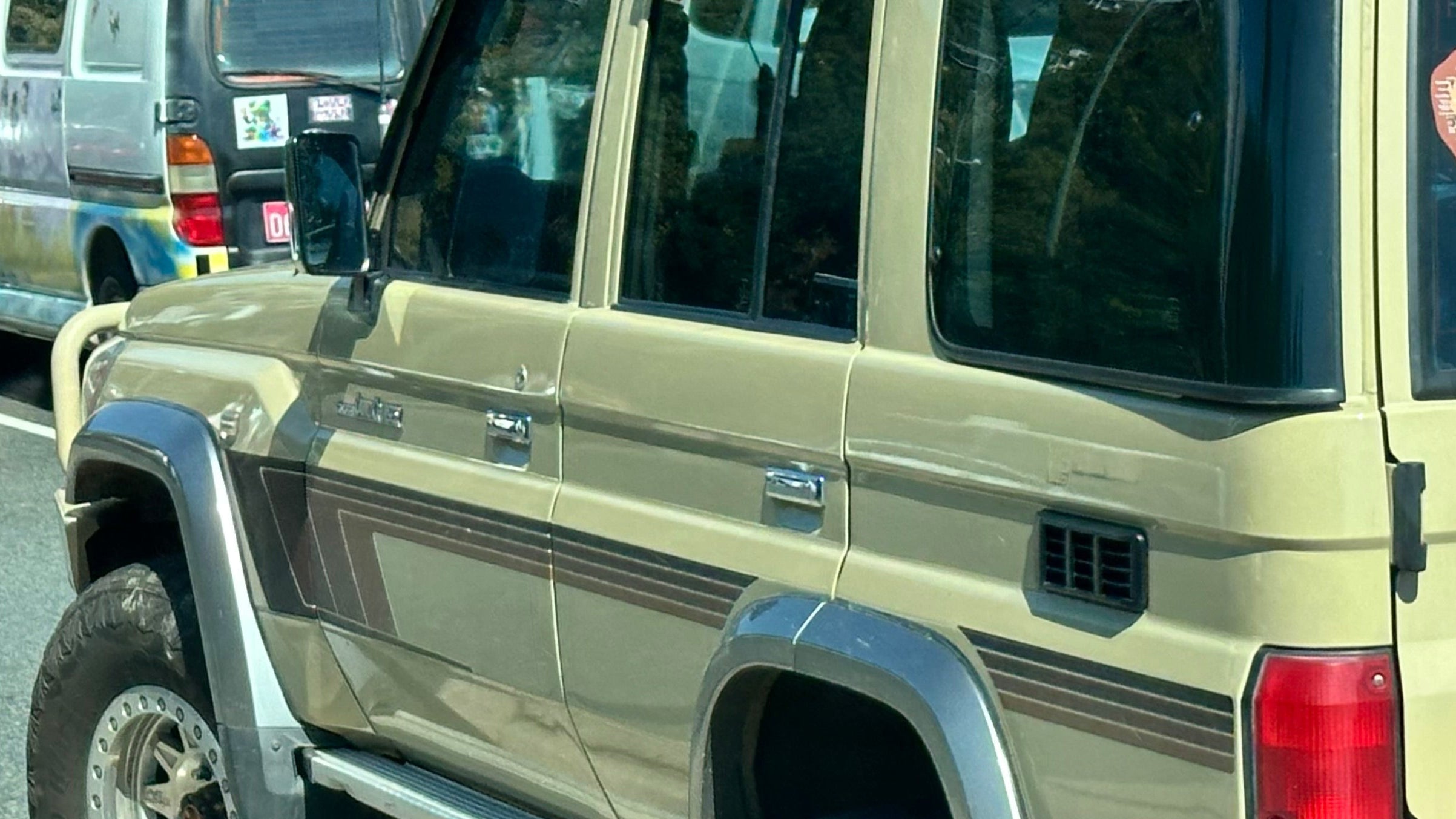 Brown landcruiser stripes on desert landcruiser 