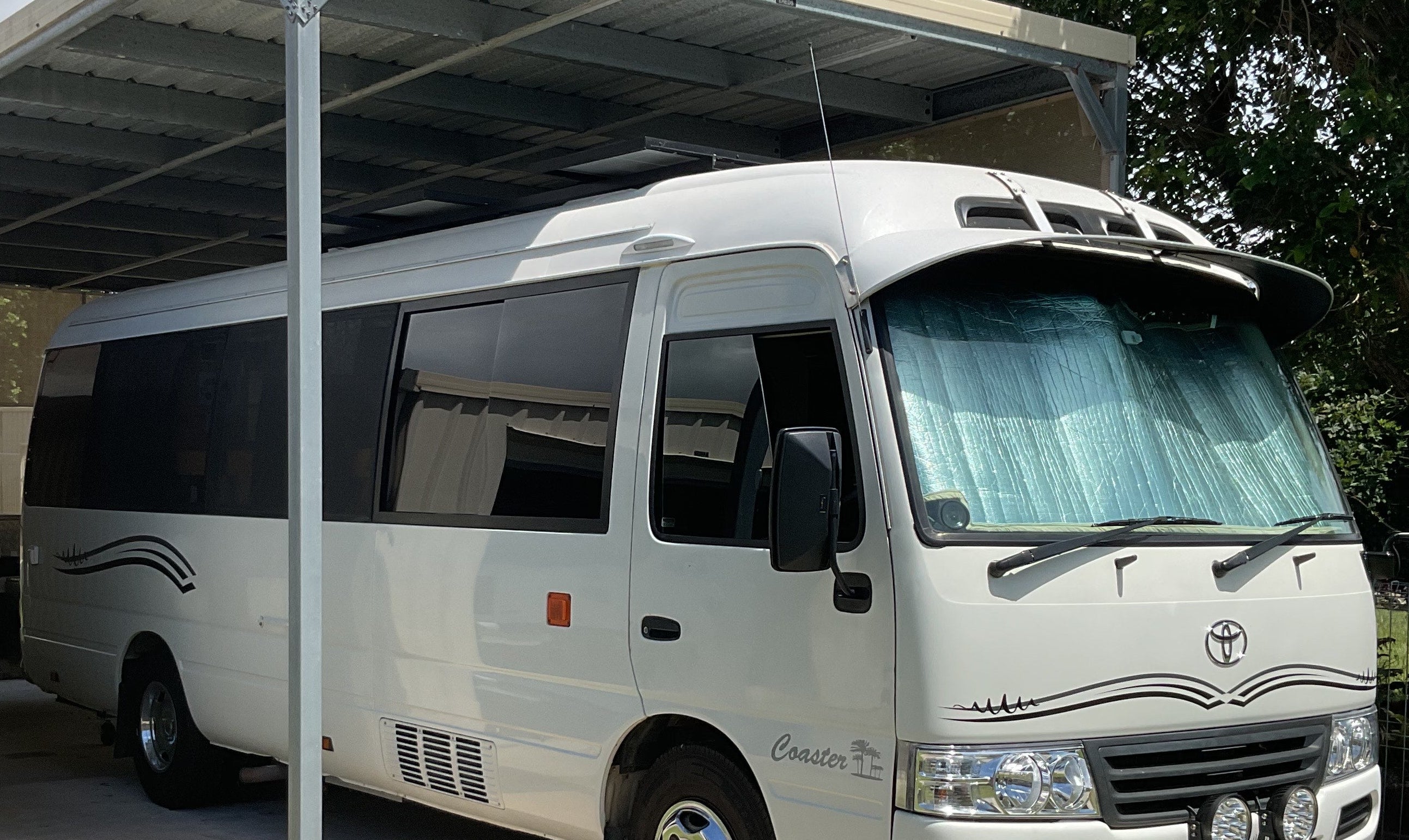 Popoular_vehicle_stripes_on_coater_motorhome