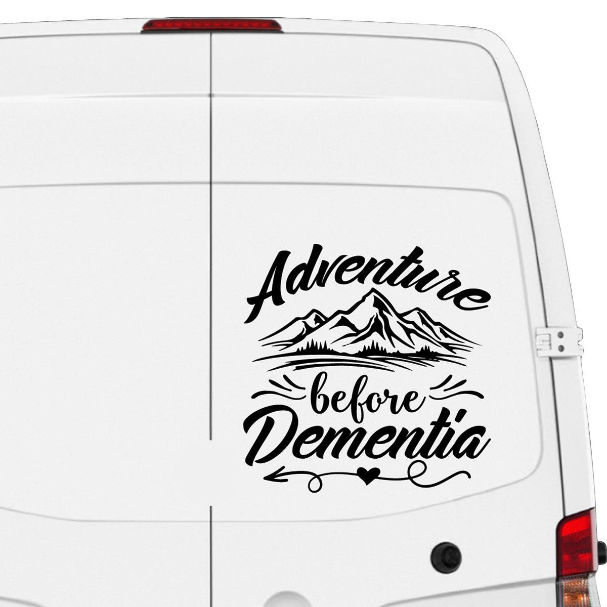 Adesivo In Vinile JDM "On An Adventure Before Dementia" – 17.8x6.6 Cm, Per Auto, Laptop, Bici