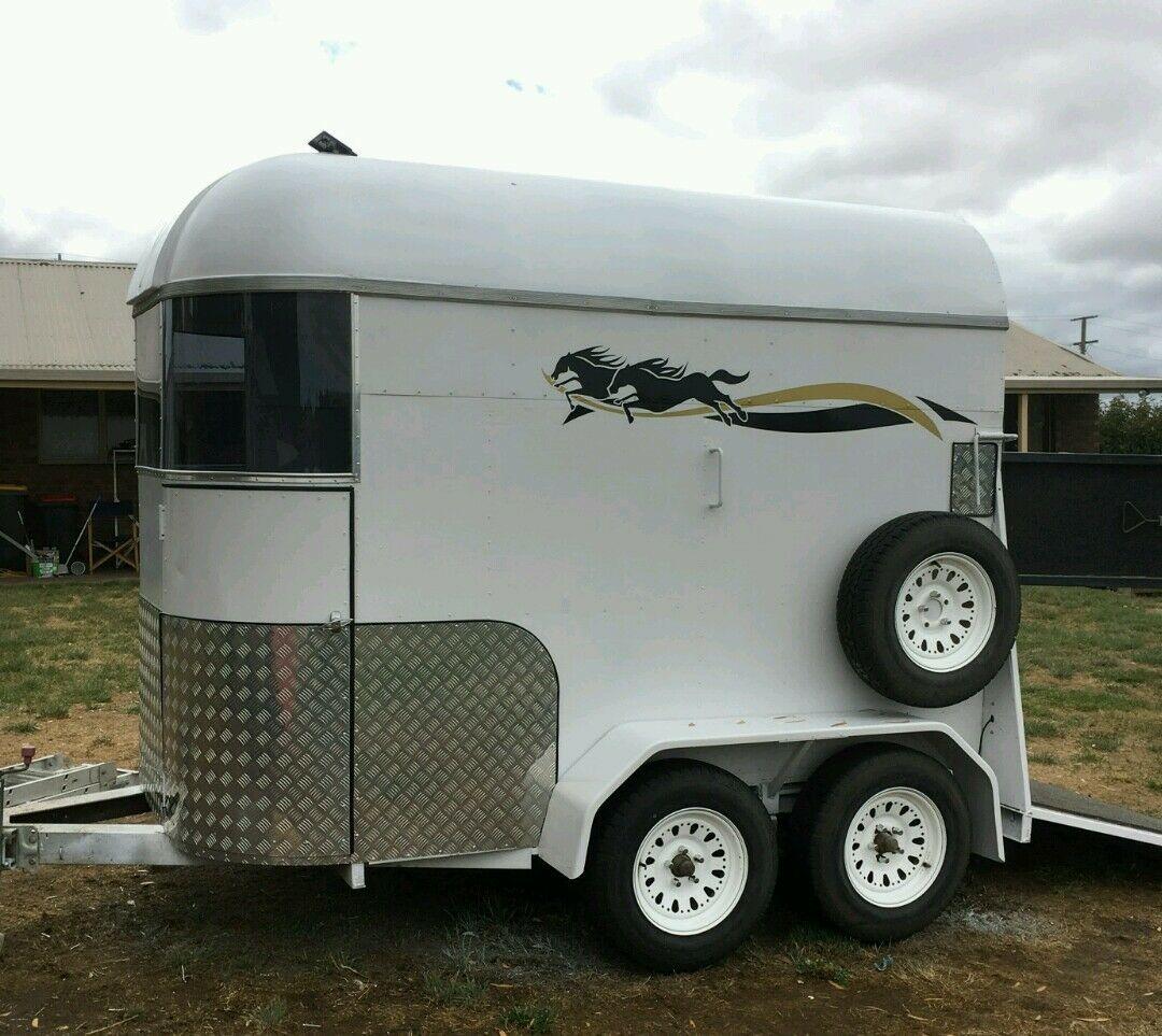 Large Horse Float Pin Stripe Decal: 1200mm Ute & Trailer Side Stickers